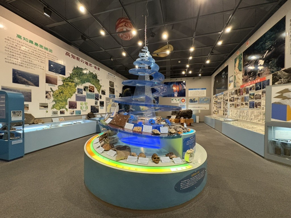 １月２５日（日）展示解説「地質時代塔」